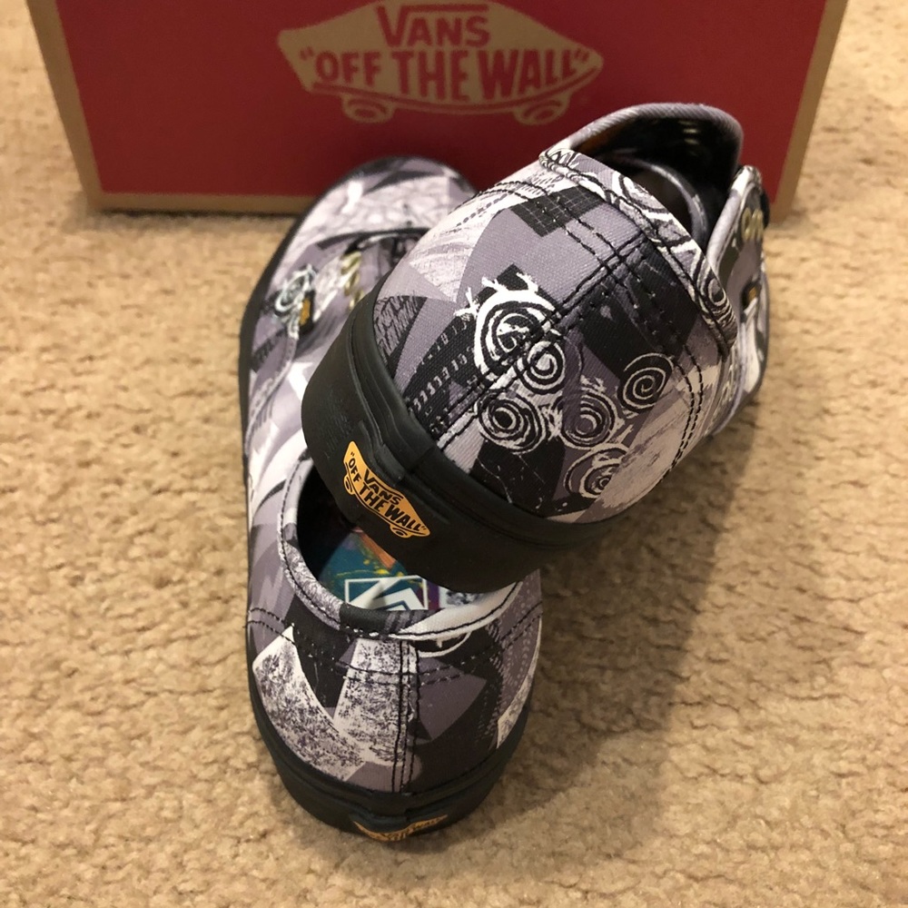 Abstract Authentic Vans - Picture 3 of 4